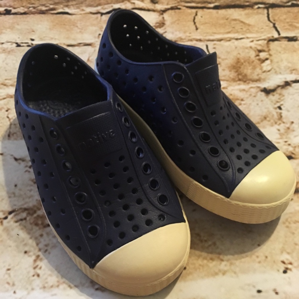 Natives size 9 Toddler, Navy & Cream, EUC